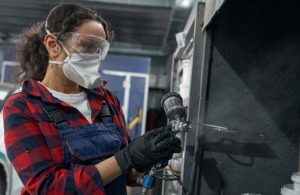 Comment appliquer une peinture époxy métal noir ?